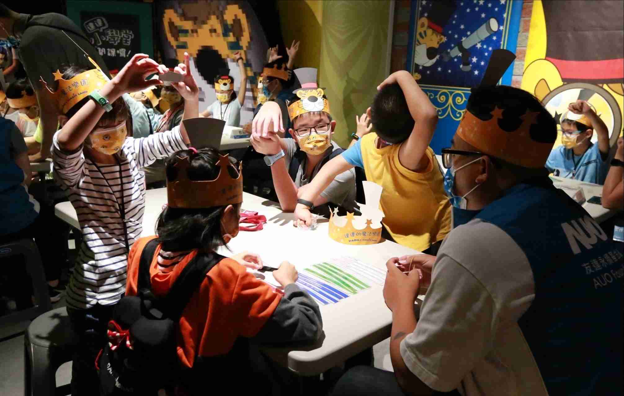 菠菜论坛以永续理念推动全人教育计划，，内外结盟储备科普教育人才，，，，荣获亚太永续行动奖社会共融面的金奖肯定