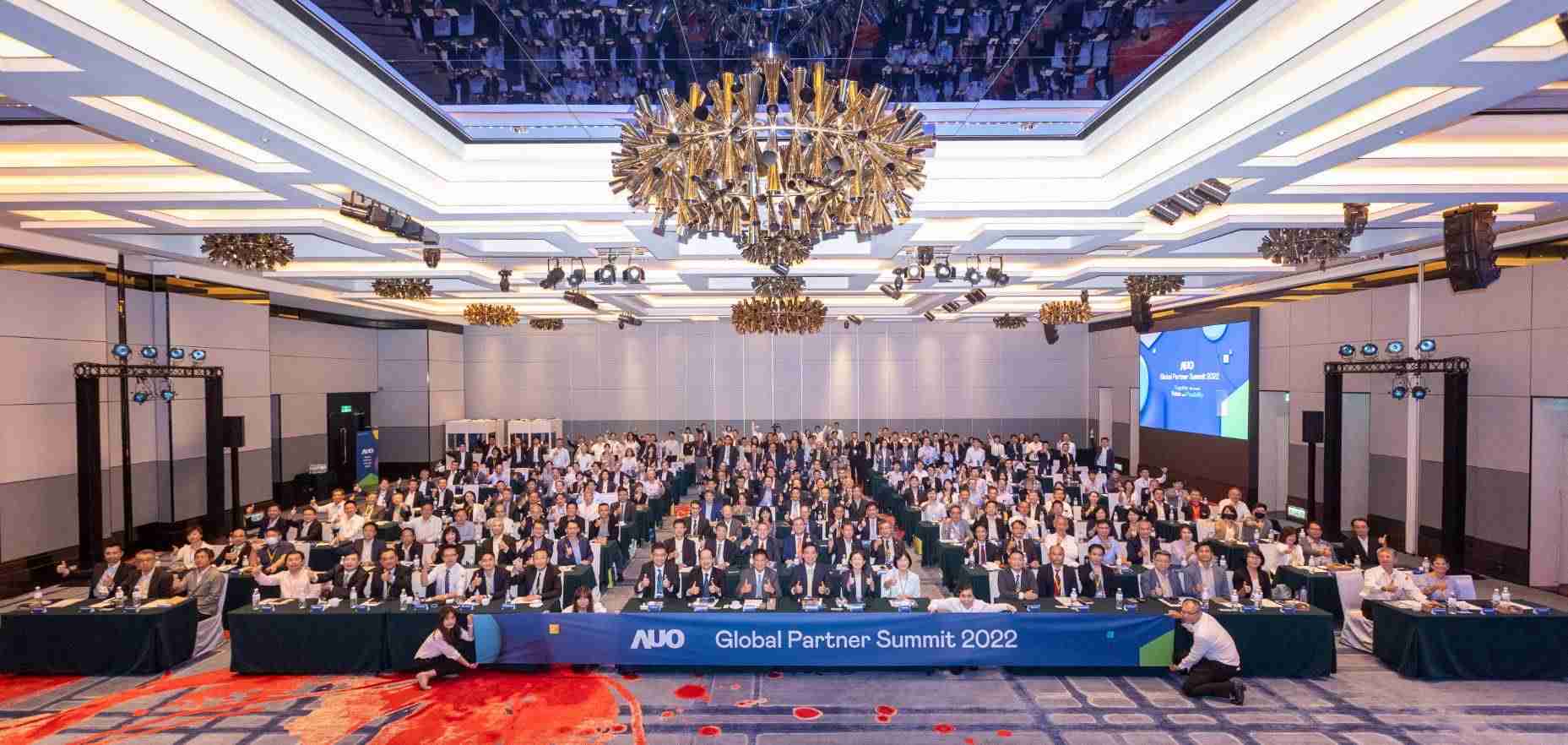 友達推動「安心、、、、創新、、、、用心、、同心、、、盡心」五星職旅，，，，為菲籍員工打造全方位照護，，，首度贏得「人權實踐與發展領袖獎」殊榮