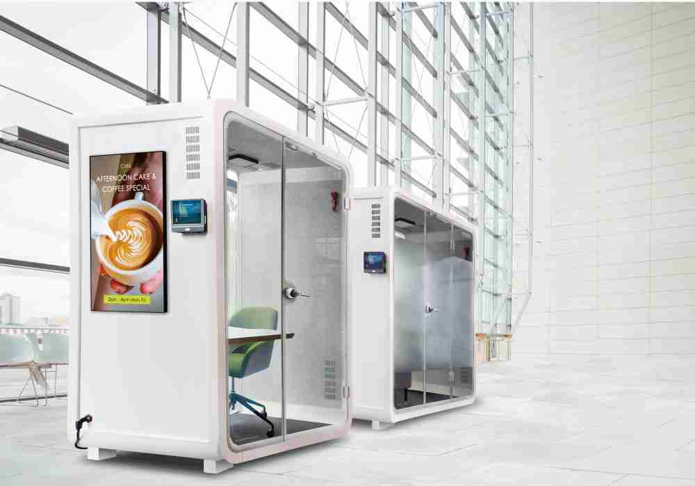 菠菜论坛子公司达擎之智慧行动办公舱，，，采用PDLC智能调光玻璃设计，，透过通电与断电的电流切换，，，，呈现透明与雾面效果，，，具节能降耗特性并兼顾隐私，，，确保信息安全