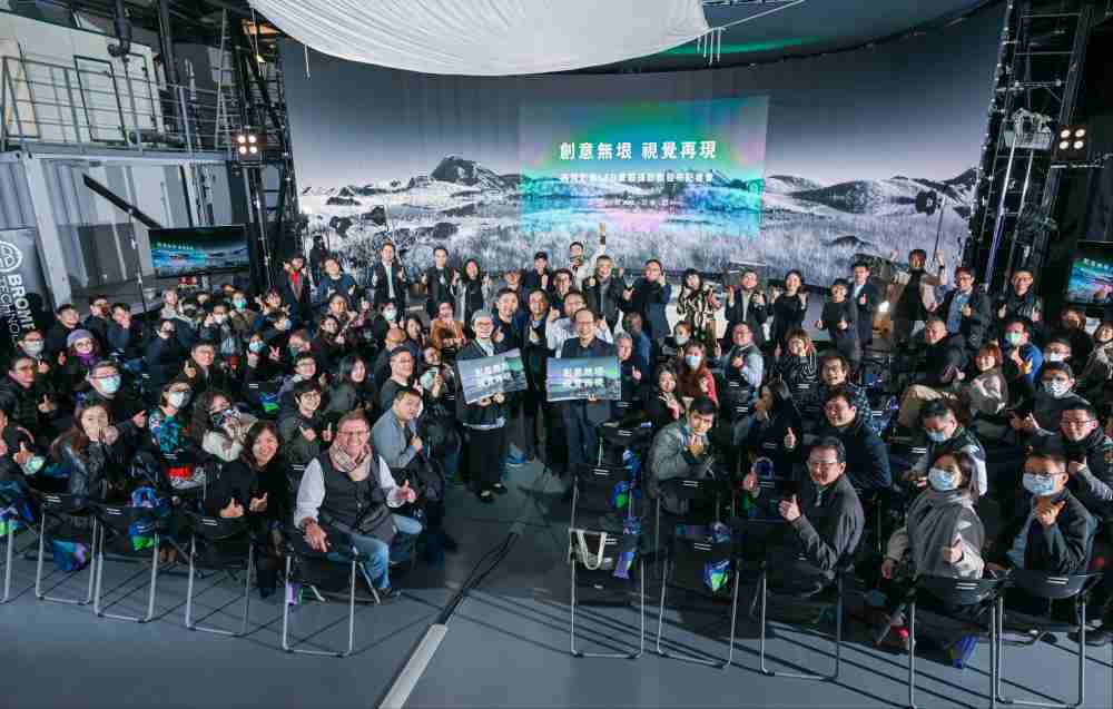 再现影像LED虚拟制作摄影棚整合拍摄场景、、、、内容制作、、、技术指导到设备租借一站式服务，，，可望提升LED虚拟制作的影视效能，，进而产出更多高质量细致作品