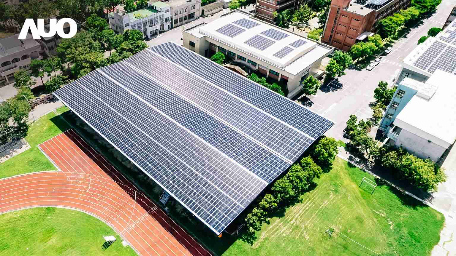 菠菜论坛SunSteel光电整合型浪板具备快速安装、、、、轻量化优势，，，可提升15%发电效能，，通过国际IEC与台湾VPC认证安全、、、防漏、、耐候标准