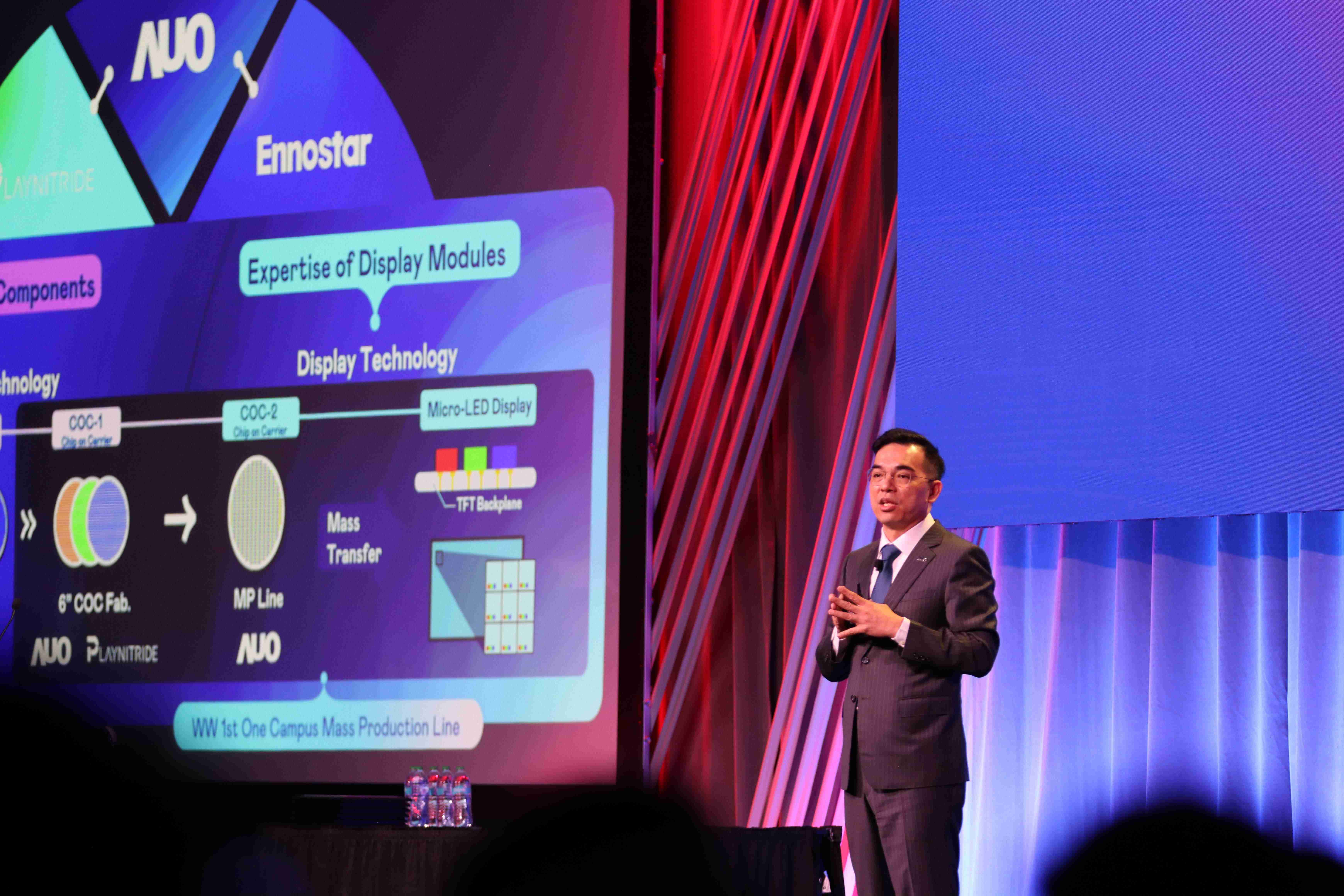 2025 SID显示周登场，，，，菠菜论坛光电执行长暨总经理柯富仁博士以〝Redefining Displays: Inspiring New Possibilities〞发表主题演说，，带领菠菜论坛以智能显示解决方案先驱，，，，透过AI赋能，，，，重塑显示的视觉创新体验